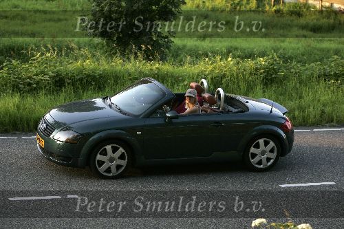 Weesp 2 augustus 2005
Anouk Smulders in audi tt cabrio