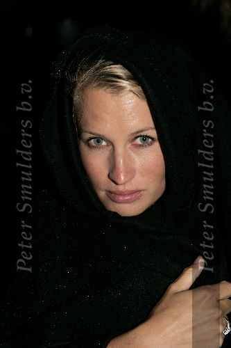 Kopenhagen 11 augustus 2005
Anouk Smulders met hoofddoek in de regen