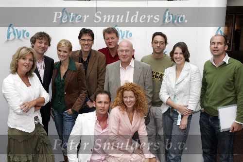 Hilversum 16 augustsu 2005
Presentatie Avro winterseizoen.
Alle presentatoren oa Pia Dijkstra Tooske Breugem Frits Sissing Hans Schiffers Karel v d Graaf en Anniko v Santen.