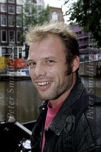 Amsterdam 8 augustus 2005
Reunie sterrenslag met boot in amsterdam.
Bart Big Brother
Bart BB