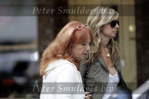 Amsterdam 1 augustus 2005
Candy Dulfer met moeder aan het winkelen op de cornelis schuytstraat