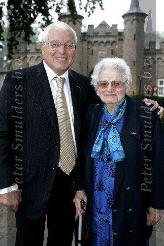 St oedenrode 23 augustus 2005
Trouwen pieter v d Hoogenband en Minoush.
Cees Rein v d Hoogenband met moeder