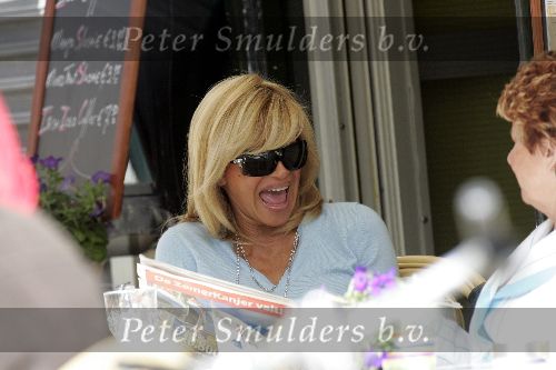 Amsterdam  4 augustus 2005
Connie Breukhoven op terras bij Maxie\'s op pc hooftstraat