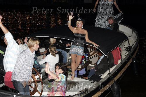 Amsterdam 6 augustus 2005
Connie Breukhoven optreden op de Gay Parade.
Connie op sloep