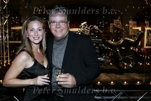 Amsterdam 26 augustus 2005
Opening Elvis tentoonstelling in beurs v Berlage.
Fabienne de Vries met de stiefbroer van Elvis David Stanley