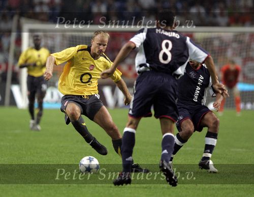 Amsterdam 27 juli 2005
Ajax-Arsenal 0-1 tijdens amsterdam tournament.
Dennis Bergkamp en Hedwiges Maduro