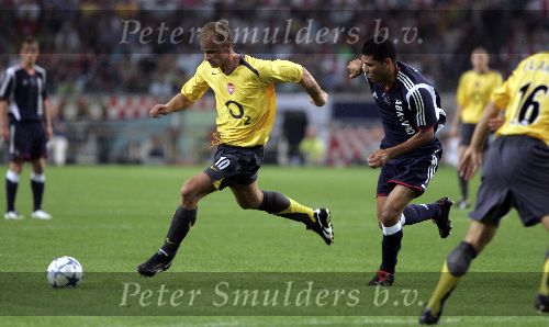 Amsterdam 27 juli 2005
Ajax-Arsenal 0-1 tijdens amsterdam tournament.
Dennis Bergkamp en Hedwiges Maduro