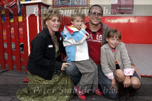 Amsterdam 9 augustus 2005
Premiere Circus Renz in Amsterdam.
Dennis Mulder met gezin.