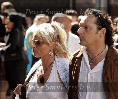 Venlo 29 augustus 2005
Begrafenis Glenn Corneille in Venlo.
Desiree Manders ( 2 brothers on the 4th floor) met vriend