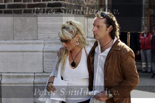 Venlo 29 augustus 2005
Begrafenis Glenn Corneille in Venlo.
Desiree Manders ( 2 brothers on the 4th floor) met vriend