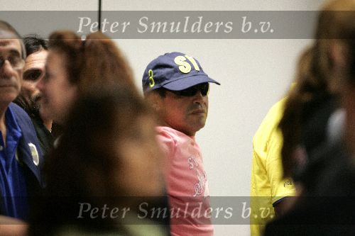 Schiphol 1 augustus 2005
Diego Armando Maradona met petje op schiphol