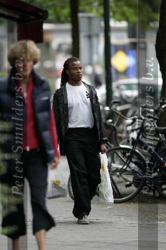 Amsterdam 10 augustus 2005
Edgar Davids doet boodschappen op cornelis Schuytstraat