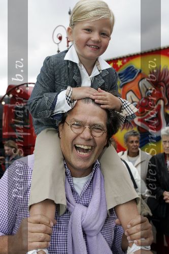 Amsterdam 9 augustus 2005
Premiere Circus Renz in Amsterdam.
Emile Ratelband met dochter Beau Emee