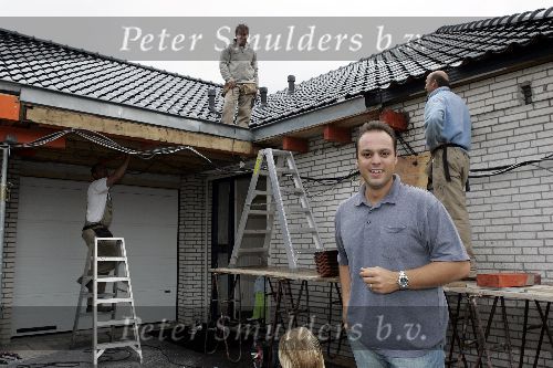 Fijnaart 23 augustus 2005
Frans Bauer verbouwing huis