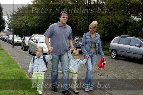 Fijnaart 23 augustus 2005
Christiaan Bauer voor het eerst naar school met broer Jan en Frans Bauer en Mariska Bauer