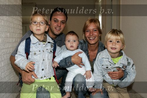 Fijnaart 23 augustus 2005
Christiaan Bauer voor het eerst naar school met broer Jan en Frans Bauer en Mariska. Frans Bauer jr