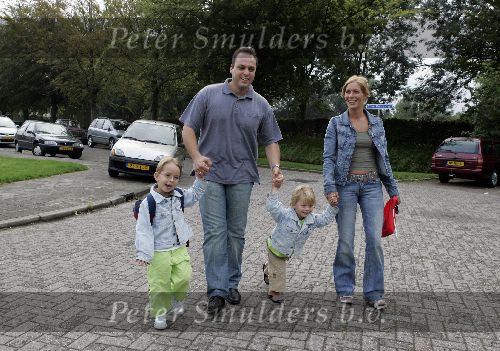 Fijnaart 23 augustus 2005
Christiaan Bauer voor het eerst naar school met broer Jan en Frans Bauer en Mariska Bauer