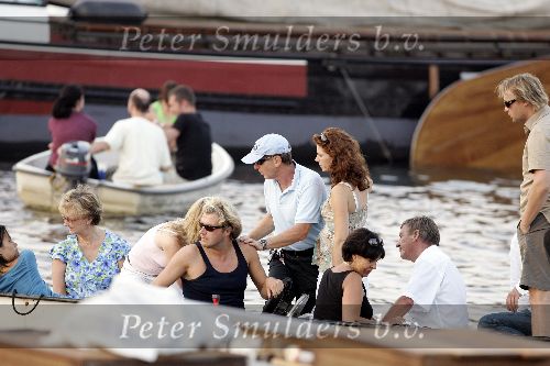 Amsterdam 18 augustus 2005
Frits Barend met zijn vrouw en hun dochters Barbara Barend en .. varen op boot tijdens sail Amsterdam 2005