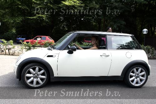 Hierden 15 juli 2005
Jasmine Sendar trouwen met Rutger Fahrner.
Froukje de Both in mini cooper
