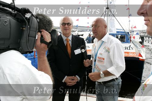 Amsterdam 20 augustus 2005
Koningin Beatrix doopt Beatrix catemaran voor het prinses Beatrix fonds op Sail 2005. Ronny Gerschtanowitz  met Gaston Starreveld