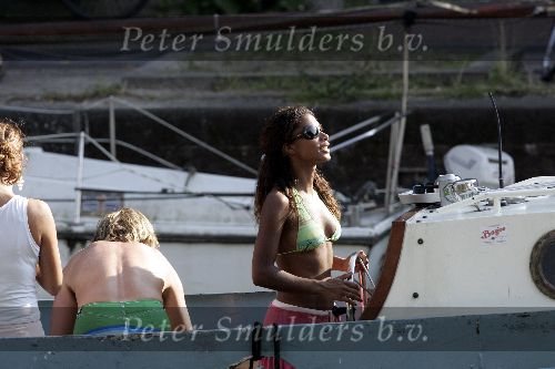 Amsterdam 31 augustus 2005
Georgina Kwayke met nieuwe vriend varen op boot door grachten