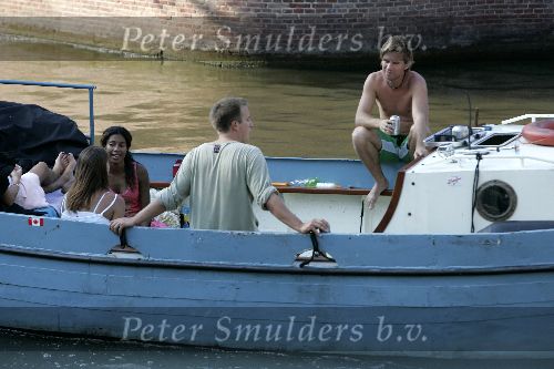 Amsterdam 31 augustus 2005
Georgina Kwayke met nieuwe vriend varen op boot door grachten