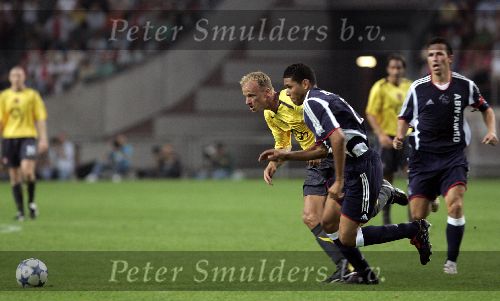 Amsterdam 27 juli 2005
Ajax-Arsenal 0-1 tijdens amsterdam tournament.
Dennis Bergkamp en Hedwiges Maduro