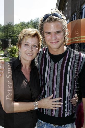 Amsterdam 17 augustus 2005
Perspresentatie rtl bij restaurant Rijk v Amsterdam.
  Inge Ipenburg en Jim Bakkum