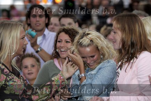 Aalsmeer 24 augustus 2005
Big Brother V bij endemol met Bridget Maasland en Ruud de Wild
Ingrid BB