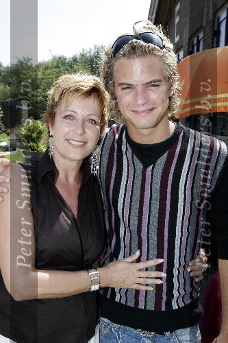 Amsterdam 17 augustus 2005
Perspresentatie rtl bij restaurant Rijk v Amsterdam.
  Inge Ipenburg en Jim Bakkum