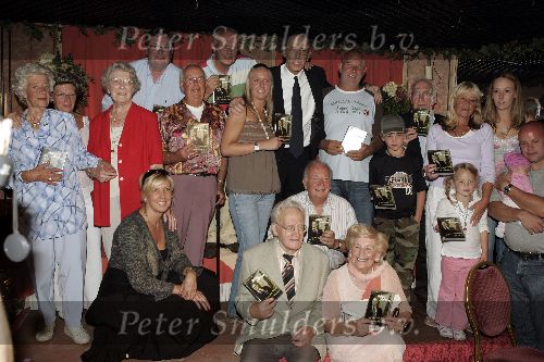 Amsterdam 30 augustus 2005
Presentatie dvd Johnny Jordaan.
Familie Johnny Jordaan en Ria Alberti Ton Sliedrecht en zoon Tante Leen en Rob v d Meeberg