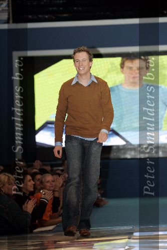 Aalsmeer 24 augustus 2005
Big Brother V bij endemol met Bridget Maasland en Ruud de Wild
Joost BB