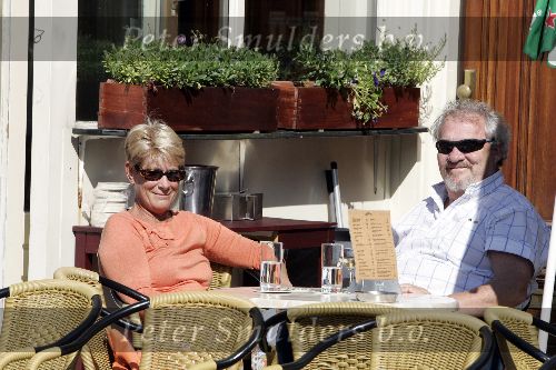amsterdam 1 augustus 2005
Jules Croiset met zijn vrouw Puck op het terras