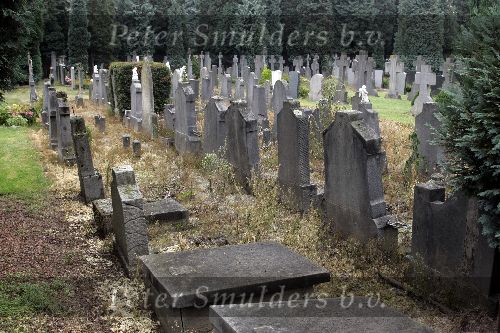 St. joris Kerkhof in Eindhoven met oude graven