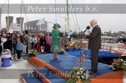 Amsterdam 20 augustus 2005
Koningin Beatrix doopt Beatrix catemaran voor het prinses Beatrix fonds op Sail 2005