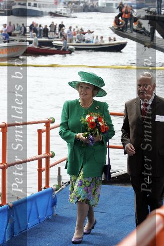Amsterdam 20 augustus 2005
Koningin Beatrix doopt Beatrix catemaran voor het prinses Beatrix fonds op Sail 2005