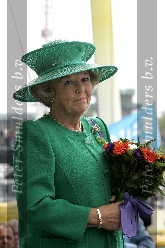 Amsterdam 20 augustus 2005
Koningin Beatrix doopt Beatrix catemaran voor het prinses Beatrix fonds op Sail 2005