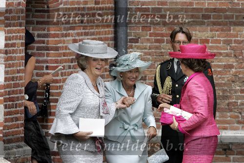 Noordwijk 27 augustus 2005
Trouwen Prins Pieter Christiaan en Anita v Eijk.
Prinses Margriet met Koningin Beatrix en moeder van Anita