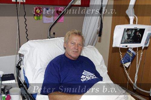 Almere 17 augustus 2005
Koos Alberts in het ziekenhuis na gebroken been