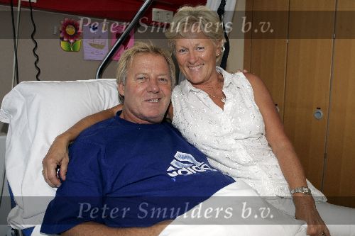 Almere 17 augustus 2005
Koos Alberts met zijn vrouw Joke in het ziekenhuis na gebroken been