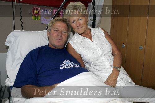 Almere 17 augustus 2005
Koos Alberts met zijn vrouw Joke in het ziekenhuis na gebroken been