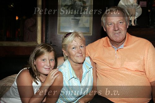 Amsterdam 30 augustus 2005
Presentatie dvd Johnny Jordaan.
Koos Alberts met Joke en kleindochter