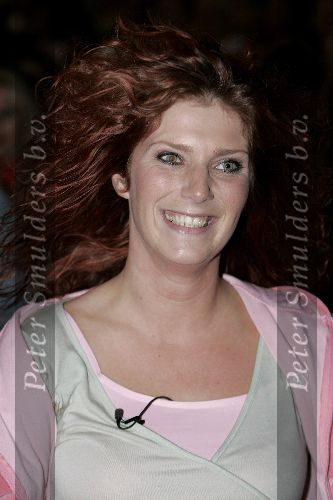 Aalsmeer 24 augustus 2005
Big Brother V bij endemol met Bridget Maasland en Ruud de Wild
Linda BB met tatoo