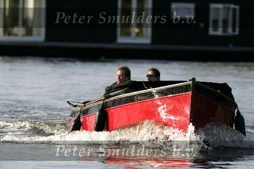 Weesp 28 augustus 2005
Maarten Spanjer varen met boot met dochter Paul Huf.