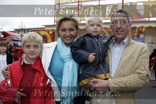 Amsterdam 9 augustus 2005
Premiere Circus Renz in Amsterdam.
Mariska v Kolck met zoons en vader
