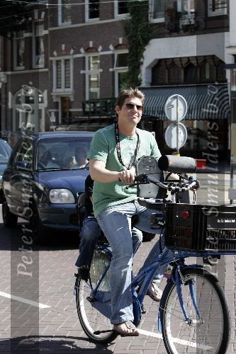 Amsterdam 30 augustus 2005
Martijn Krabbe met Bikkel op de fiets