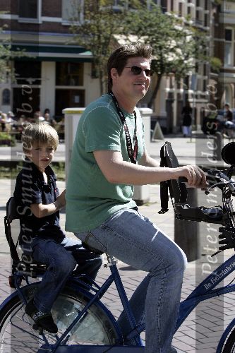 Amsterdam 30 augustus 2005
Martijn Krabbe met Bikkel op de fiets