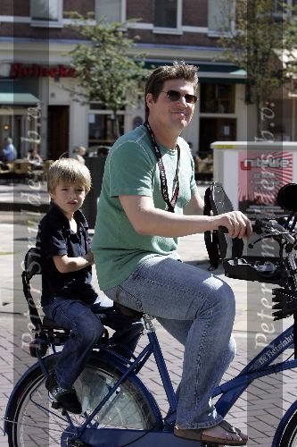 Amsterdam 30 augustus 2005
Martijn Krabbe met Bikkel op de fiets