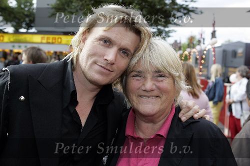 Amsterdam 9 augustus 2005
Premiere Circus Renz in Amsterdam.
Nelly Frijda met Hans Klok