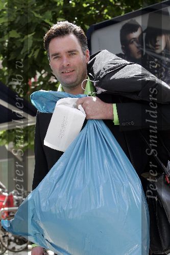 Amsterdam  4 augustus 2005
Paul Schulten met kleding op pc hooftstraat